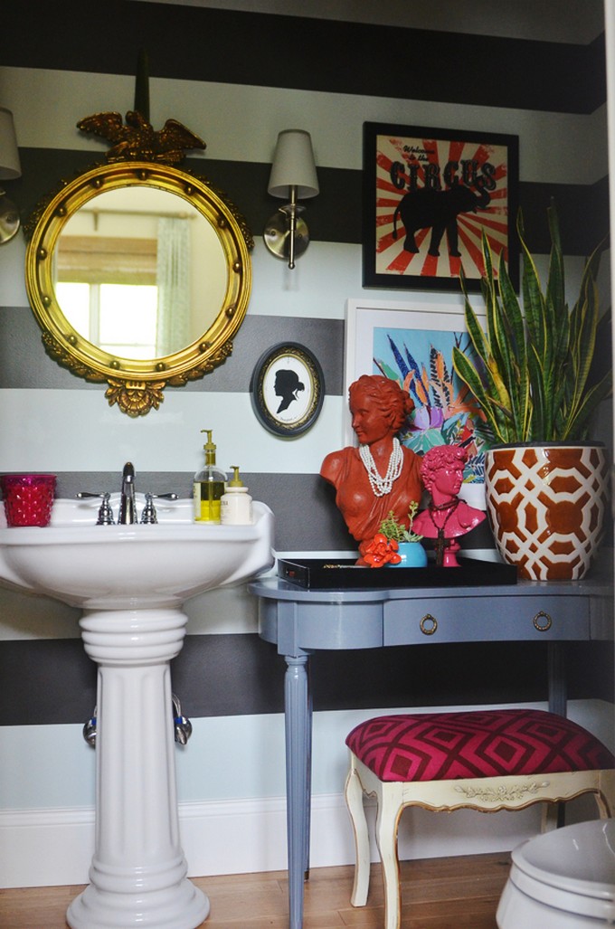 10 Tips for Chic Little Bathrooms