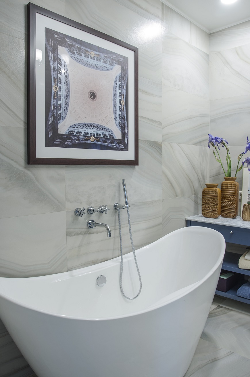 Art Deco Bathroom with American Touch