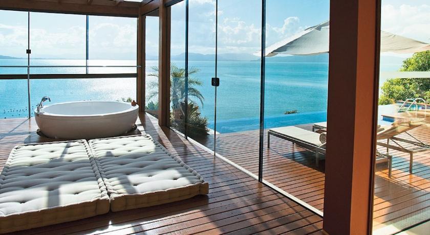 Most Stunning and Amazing Hotel Bathrooms